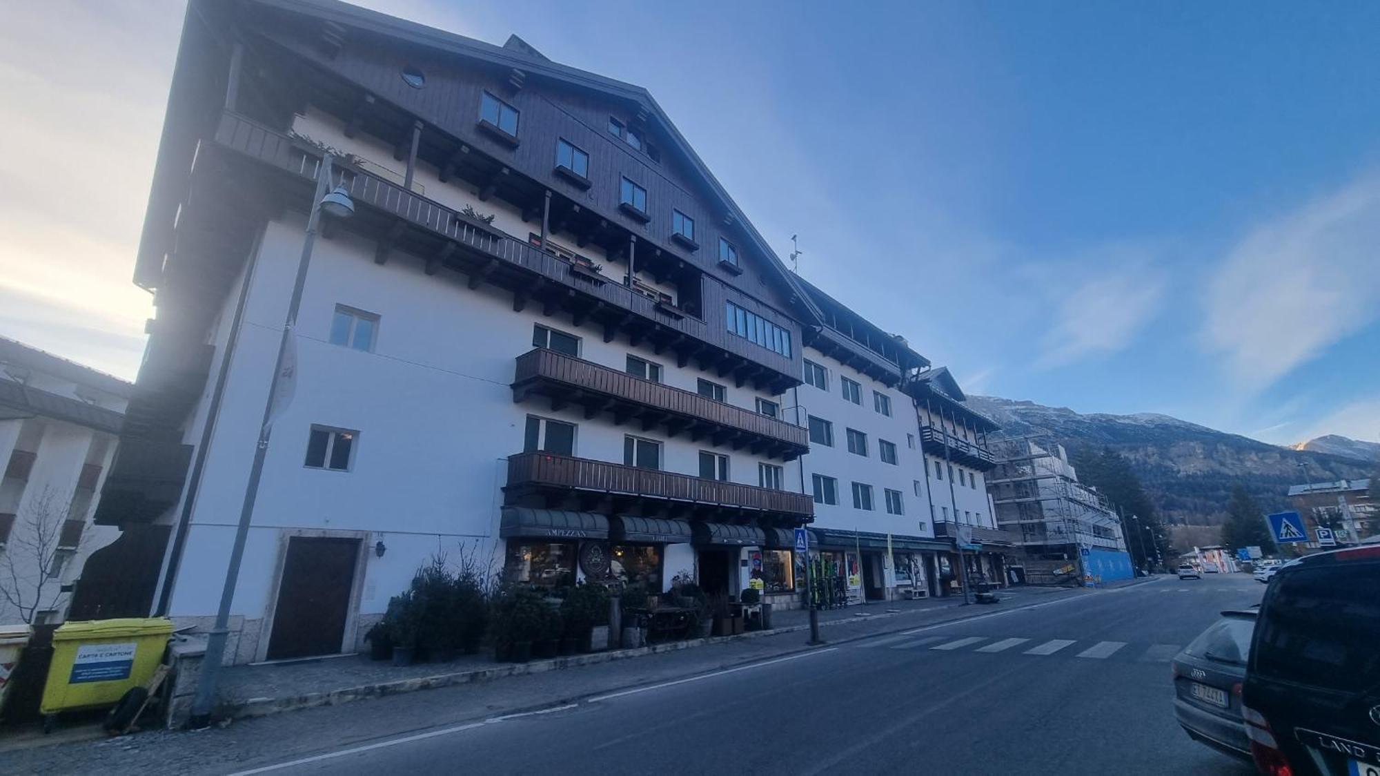 Studio Apartment Ariston In Centro A Cortina Кортина д'Ампецо Екстериор снимка