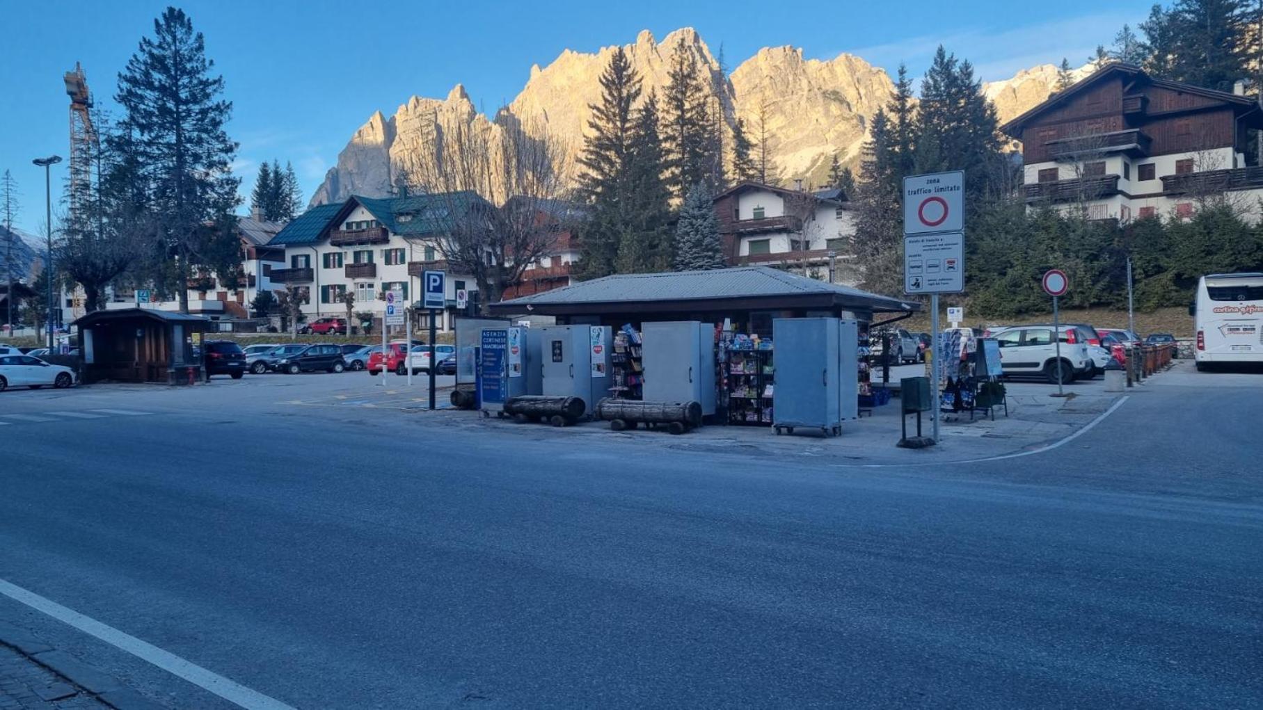 Studio Apartment Ariston In Centro A Cortina Кортина д'Ампецо Екстериор снимка